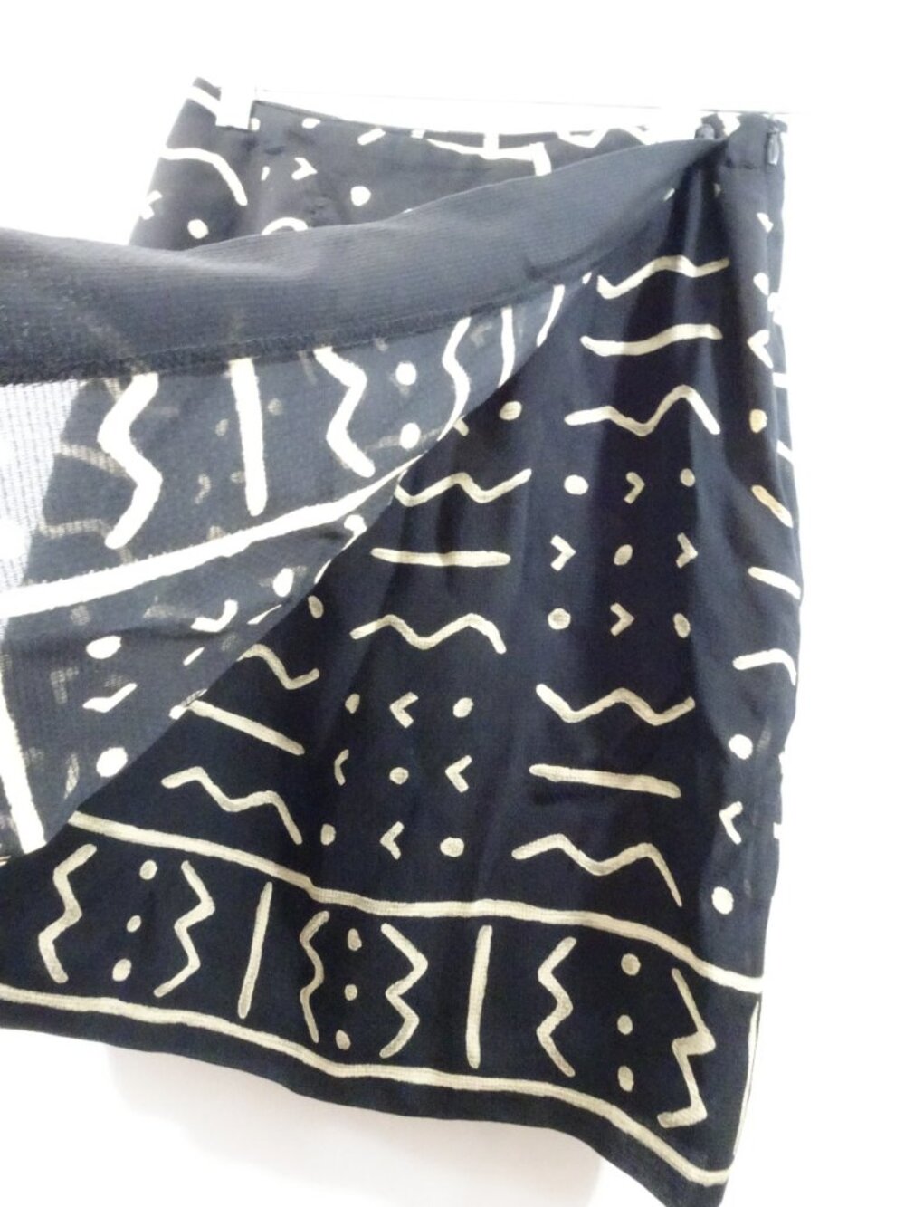 Jones New York 100% Silk Faux Wrap Skirt Size 6P Black NEW Tribal Print - Picture 2 of 5